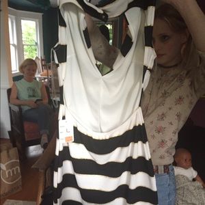 Dresses - Cute black white and gold dress! Size L!๐ Dresses - Cute black white and gold dress! Size L!๐